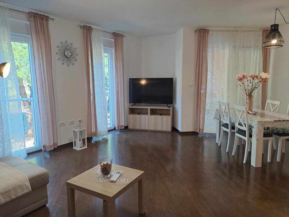 Apart Centar Umag Edda Joakima Rakovca 7 E 52470-Umag Exterior photo